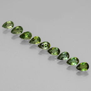 3.52カラットの天然マルチグリーントルマリン（6×4 mm・洋梨の形）
