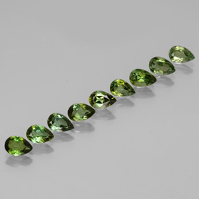 3.52カラットの天然マルチグリーントルマリン（6×4 mm・洋梨の形）