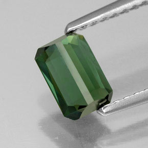 0.75カラットの天然グリーントルマリン（6.5×4.4 mm・エメラルドカット）