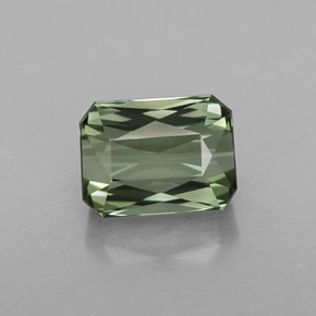 1.88カラットの天然グリーントルマリン（7.5×5.6 mm・エメラルドカット）