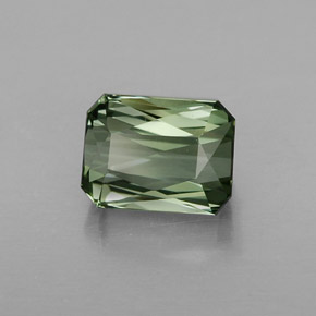 1.88カラットの天然グリーントルマリン（7.5×5.6 mm・エメラルドカット）