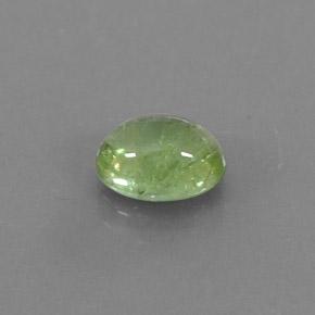 0.99カラットの天然グリーントルマリン（7.1×5.2 mm・透明）