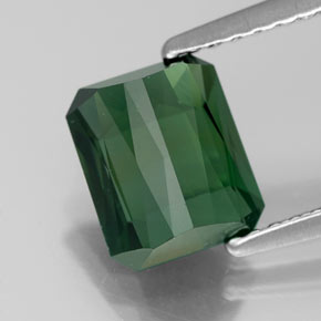 1.86カラットの天然グリーントルマリン（7.6×6.4 mm・エメラルドカット）