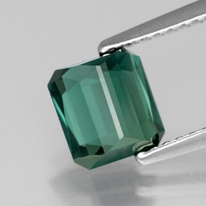 1.56カラットの天然グリーントルマリン（6.7×6.2 mm・エメラルドカット）