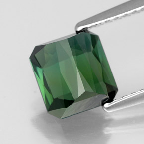 1.89カラットの天然グリーントルマリン（7×6.7 mm・エメラルドカット）