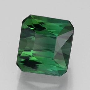 2.53カラットの天然グリーントルマリン（7.6×7 mm・エメラルドカット）