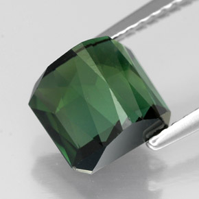 2.53カラットの天然グリーントルマリン（7.6×7 mm・エメラルドカット）