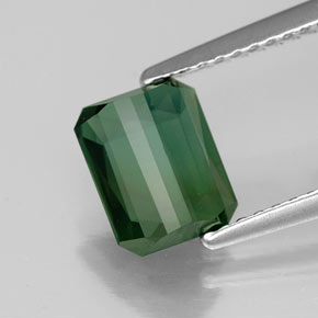 1.45カラットの天然グリーントルマリン（7.5×6.1 mm・エメラルドカット）