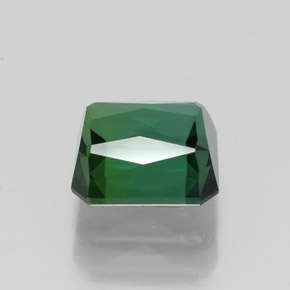 1.76カラットの天然グリーントルマリン（6.9×6.6 mm・エメラルドカット）