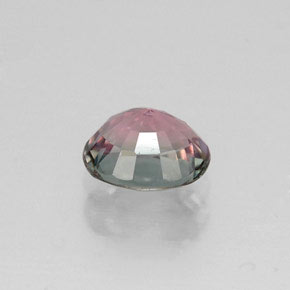0.85カラットの天然マルチカラートルマリン（6.4×5.4 mm・オーバルカット）