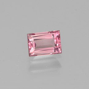0.42カラットの天然ローズピンクトルマリン（5×3.6 mm・バゲット）