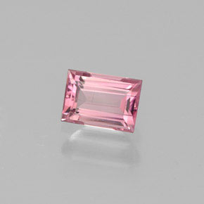 0.42カラットの天然ローズピンクトルマリン（5×3.6 mm・バゲット）