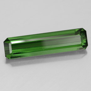 3.19カラットの天然グリーントルマリン（18.5×4.8 mm・エメラルドカット）