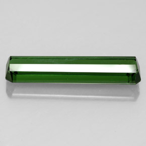 3.19カラットの天然グリーントルマリン（18.5×4.8 mm・エメラルドカット）