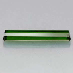 5.02カラットの天然グリーントルマリン（24.4×5 mm・エメラルドカット）