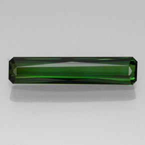 5.46カラットの天然グリーントルマリン（26.4×5.8 mm・エメラルドカット）