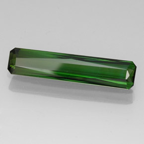 5.46カラットの天然グリーントルマリン（26.4×5.8 mm・エメラルドカット）