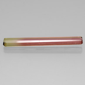 5.14カラットの天然バイカラートルマリン（38.4×4.4 mm・エメラルドカット）