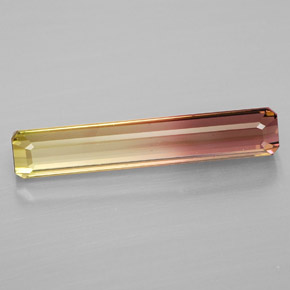 4.12カラットの天然バイカラートルマリン（22.2×4.2 mm・エメラルドカット）