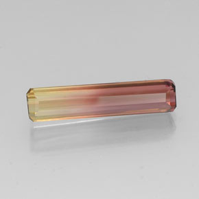 4.32カラットの天然バイカラートルマリン（20.6×4.6 mm・エメラルドカット）