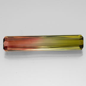 13.96カラットの天然バイカラートルマリン（36.2×7 mm・エメラルドカット）