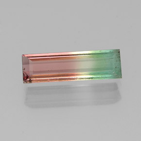 0.84カラットの天然ウォーターメロントルマリン（10.7×3.2 mm・バゲット）