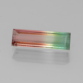 0.84カラットの天然ウォーターメロントルマリン（10.7×3.2 mm・バゲット）