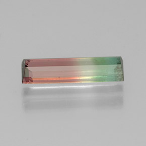 0.84カラットの天然ウォーターメロントルマリン（10.7×3.2 mm・バゲット）