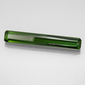 10.12カラットの天然グリーントルマリン（39.3×6.2 mm・エメラルドカット）