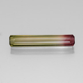 2.68カラットの天然ウォーターメロントルマリン（21.2×3.8 mm・エメラルドカット）