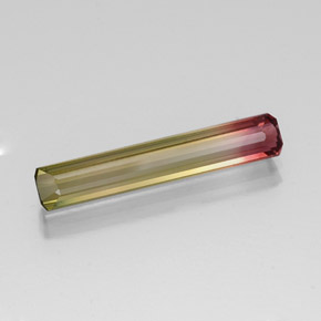 2.68カラットの天然ウォーターメロントルマリン（21.2×3.8 mm・エメラルドカット）