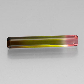 5.66カラットの天然ウォーターメロントルマリン（27.9×4.5 mm・エメラルドカット）