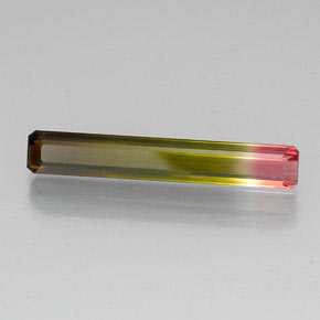 5.66カラットの天然ウォーターメロントルマリン（27.9×4.5 mm・エメラルドカット）