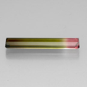 5.66カラットの天然ウォーターメロントルマリン（27.9×4.5 mm・エメラルドカット）