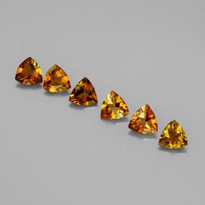 カラットの天然イエローオレンジトルマリン（4×3.9 mm・トリリアント）
