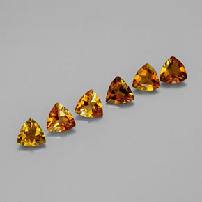 カラットの天然イエローオレンジトルマリン（4×3.9 mm・トリリアント）