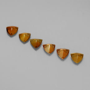 カラットの天然イエローオレンジトルマリン（4×3.9 mm・トリリアント）