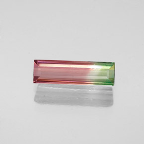 1.05カラットの天然ウォーターメロントルマリン（11×3.2 mm・バゲット）