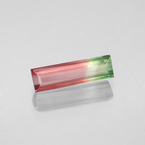 1.05カラットの天然ウォーターメロントルマリン（11×3.2 mm・バゲット）