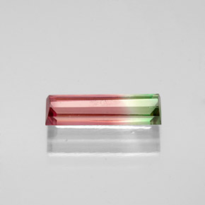 1.05カラットの天然ウォーターメロントルマリン（11×3.2 mm・バゲット）