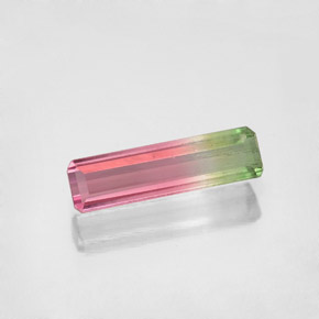 0.92カラットの天然ウォーターメロントルマリン（11.4×3.2 mm・エメラルドカット）