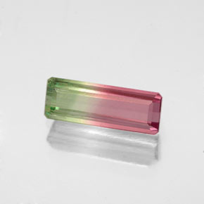 0.99カラットの天然バイカラートルマリン（9.5×3.5 mm・エメラルドカット）