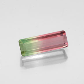0.99カラットの天然バイカラートルマリン（9.5×3.5 mm・エメラルドカット）