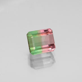 0.87カラットの天然バイカラートルマリン（5.3×4.7 mm・エメラルドカット）