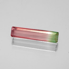 0.81カラットの天然ウォーターメロントルマリン（11.8×2.8 mm・エメラルドカット）