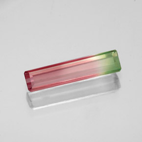 0.81カラットの天然ウォーターメロントルマリン（11.8×2.8 mm・エメラルドカット）