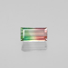 0.56カラットの天然ウォーターメロントルマリン（6.6×3.4 mm・バゲット）