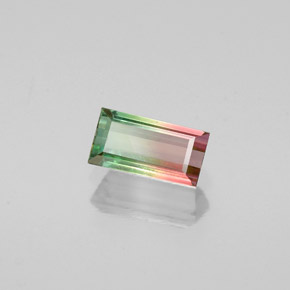 0.56カラットの天然ウォーターメロントルマリン（6.6×3.4 mm・バゲット）