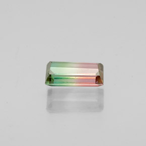 0.56カラットの天然ウォーターメロントルマリン（6.6×3.4 mm・バゲット）