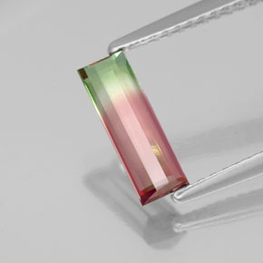 0.87カラットの天然ウォーターメロントルマリン（10×3.4 mm・バゲット）